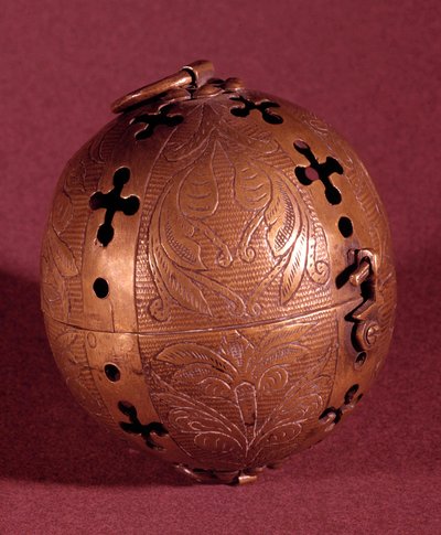Chauffe-mains utilisé au Moyen Âge. XIIIe siècle. Musée national du Moyen Âge, Thermes de Cluny, Paris - French School