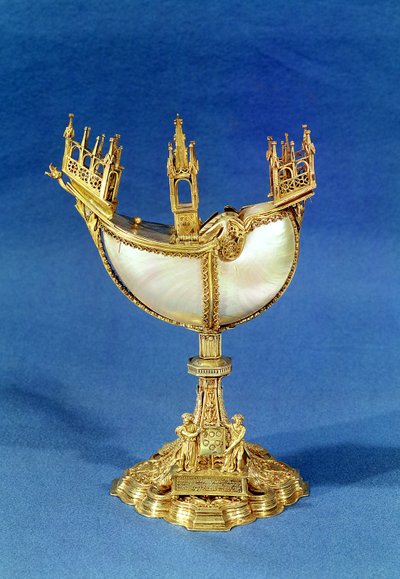 Porte-encens en forme de bateau, du Trésor de Chartres (or et nacre) - French School