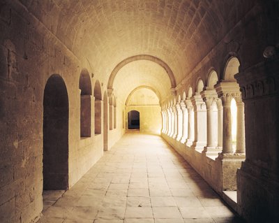 Vue intérieure du cloître, fondé en 1148 - French School