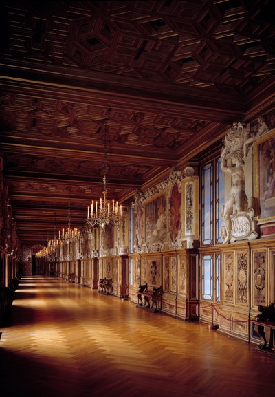 Vue intérieure de la galerie François Ier à Fontainebleau - French School