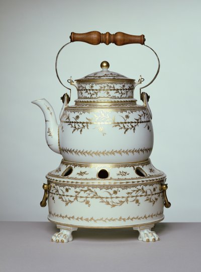 Bouilloire et support en porcelaine Louis XVI fabriqués à Paris, vers 1775-91 - French School