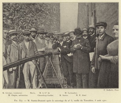 M Santos-Dumont après le sauvetage du no 5, ruelle du Trocadéro, 8 août 1901 - French School