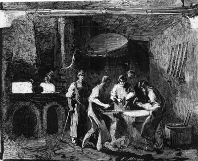 Fabrication de canons de fusil : ouvriers travaillant le fer avec un marteau, après fusion, pour faire des plaques. Gravure dans « Le Monde Illustré » n°35 du 12 décembre 1857 - French School