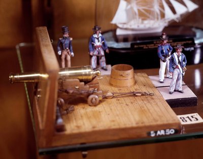 Modèle militaire : soldats et un canon de la marine française miniatures. 19ème siècle - French School