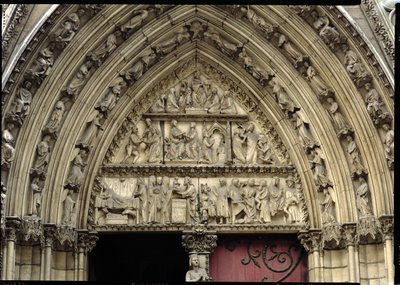 Portail du transept nord, détail du tympan représentant des scènes de l