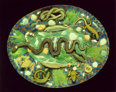 Plat ovale avec poissons et reptiles, reproduction de la faïence de Bernard Palissy - French School