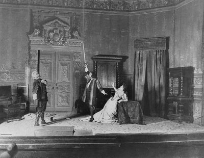 Performance de Ruy Blas (1838) de Victor Hugo, avec Paul Mounet dans le rôle de Don Salluste, Mounet-Sully dans le rôle de Ruy Blas, et Marthe Brandes - French School