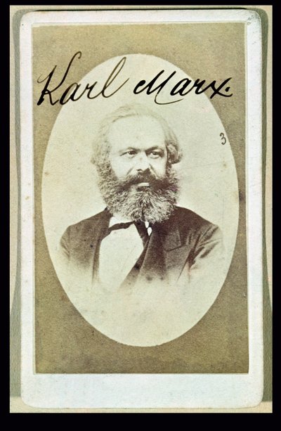 Carte de visite photographique de Karl Marx (1818-93) avec sa signature - French School
