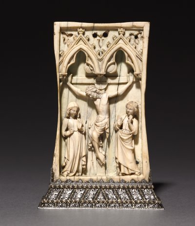 Plaque : La Crucifixion, française ou anglaise, vers 1345-1365 (ivoire, monté sur un support en argent (après 1919)) - French School