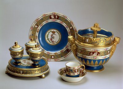 Plat de Menage, plat, tasse et soucoupe et bol à glace du Service Blue Cameo, Sèvres, 1778-9 - French School