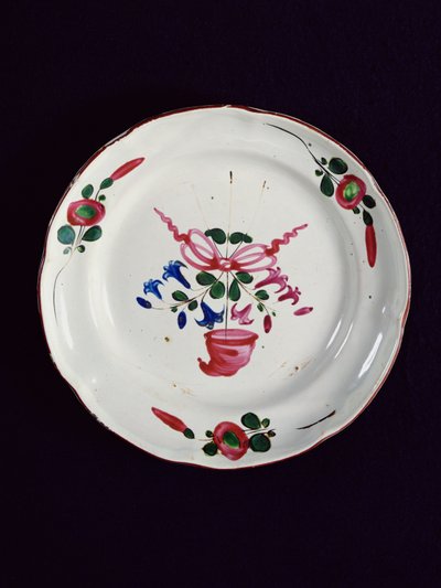 Assiette avec décoration d