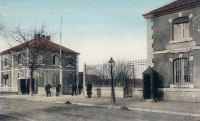 Carte postale représentant les casernes de Besançon, vers 1900 - French School