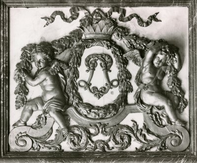 Putti flanquant l