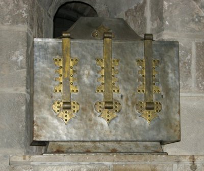 Reliquaire contenant les reliques de Saint Benoît, placé dans la crypte en 1108 - French School