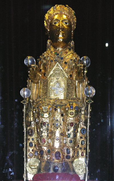 Statue reliquaire de Sainte-Foy, vers 980 (or, argent, bois, pierres précieuses et semi-précieuses) - French School