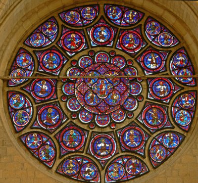 Rosace représentant la Vierge Marie entourée des douze apôtres et des vingt-quatre anciens de l