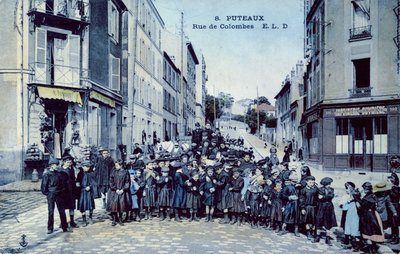 Écoliers à Puteaux, vers 1900-10 - French School
