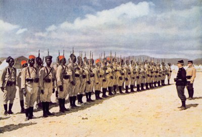 Infanterie sénégalaise sur la plage de Fréjus (d