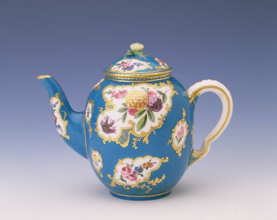 Théière de Sèvres avec fond bleu céleste, 1766 - French School