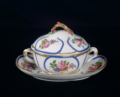Bol et assiette de Sèvres, 1764 (porcelaine) - French School