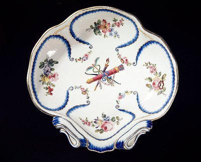 Assiette de Sèvres décorée d