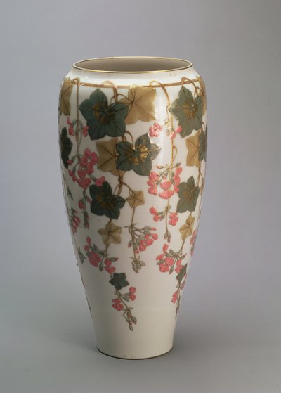 Vase de Sèvres, avec décoration sur glaçure - French School