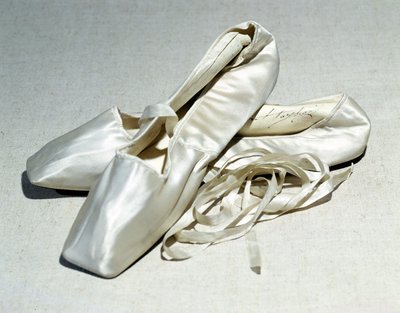 Chaussures de ballet signées appartenant à Maria Taglioni (1804-84) - French School