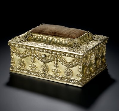 Coffret rectangulaire en vermeil avec couvercle à charnière et coussin d