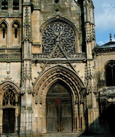 Portail sud de la façade ouest (Porte Sud) - French School