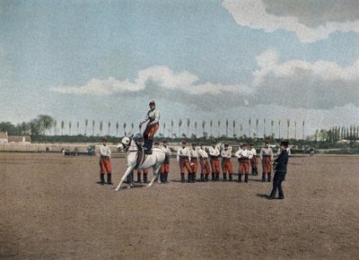 École spéciale militaire de Saint-Cyr, service interne : Acrobaties. Les cavaliers de la section exécutent tous les exercices d