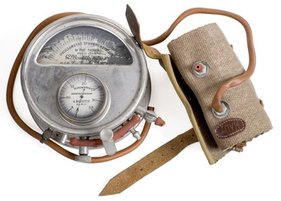 Sphygmomanomètre, Paris, vers 1909-29 - French School