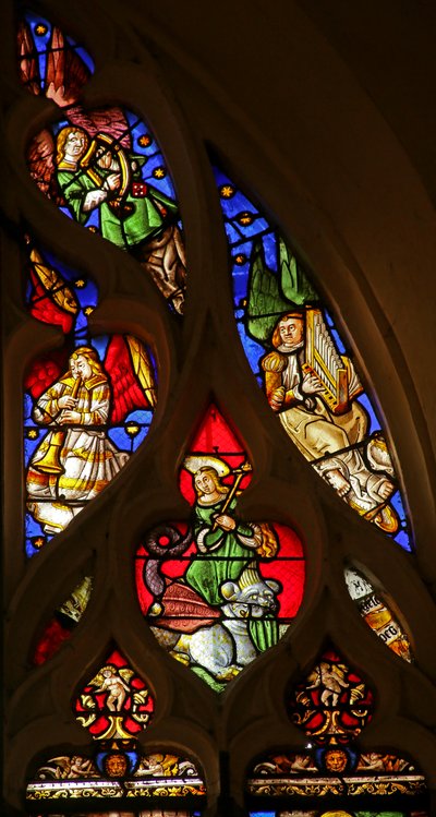 Sainte Marguerite et anges musiciens avec harpe, trompette et orgue - French School