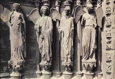 Saint Nicasius avec des anges, figures de jambage du portail ouest - French School