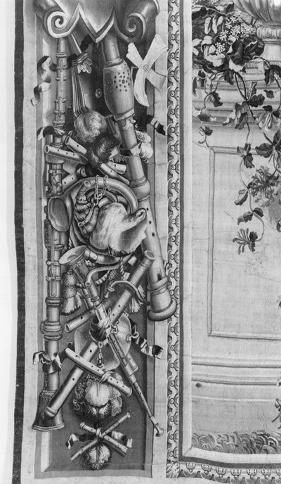 Tapisserie des Saisons, bordure, instruments de musique, vers 1670, Manufacture des Gobelins (détail) - French School