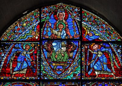 La Vierge Marie en trône et l