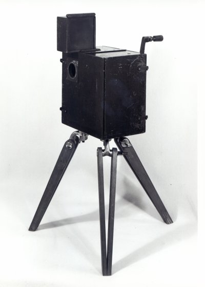 Le premier cinématographe Lumière - French School