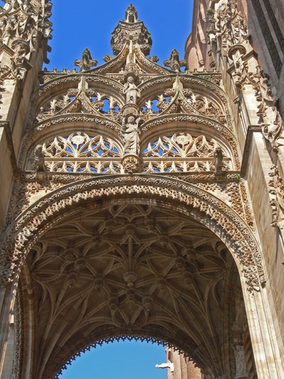 Tracery au-dessus de la porte sud - French School