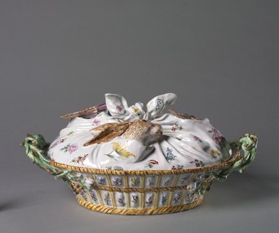 Soupière en forme de panier de gibier, manufacture de Sceaux, vers 1755 - French School