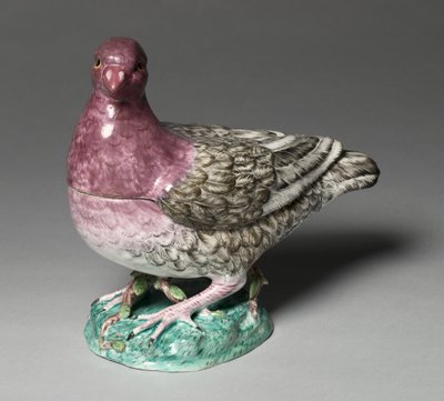 Soupière en forme de pigeon, manufacture Sceaux, vers 1760 - French School