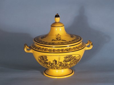 Soupière avec motif imprimé noir, c.1820 - French School