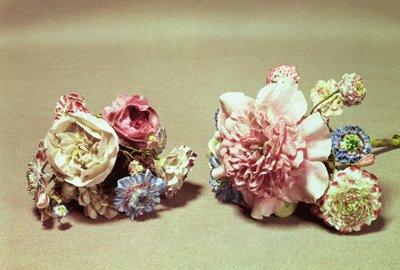 Deux bouquets de fleurs de Vincennes - French School