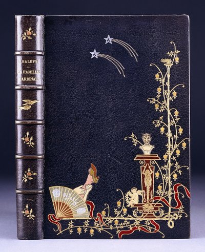 Couverture de livre supérieure avec deux étoiles filantes, une torche, du feuillage, un faune sur un piédestal, un putto et une jambe derrière un éventail, 1893 - French School