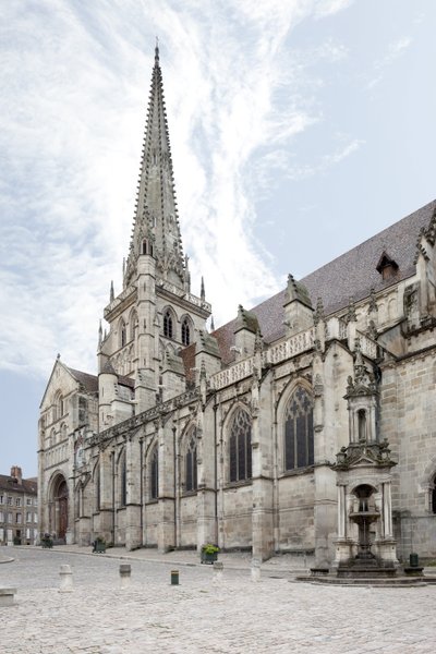Vue de la Cathédrale Saint-Lazare d