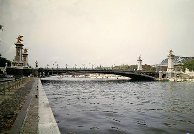 Vue du Pont Alexandre III, construit par les ingénieurs Louis-Jean Résal (1854-1920) et Amédée Alby (1862-1942) pour l