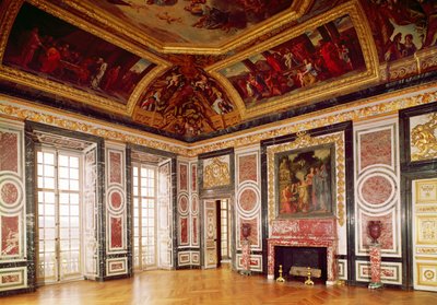 Vue de la salle des gardes de la reine - French School