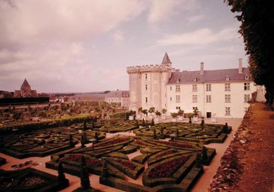 Vue du Donjon et des Jardins - French School