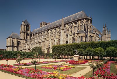 Vue de la nef de la cathédrale Saint-Étienne, construite entre 1200 et 1260 - French School