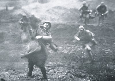Soldat français de la Première Guerre mondiale touché par des tirs lors d