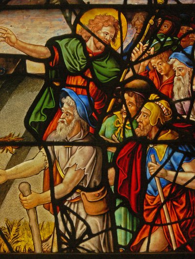 Fenêtre Charnier-10 représentant la manne du ciel; le Christ et l