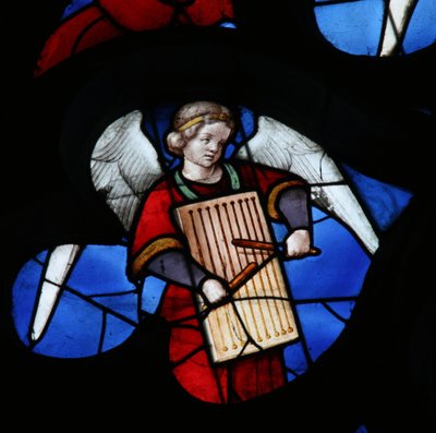 Vitrail représentant un ange musicien - French School